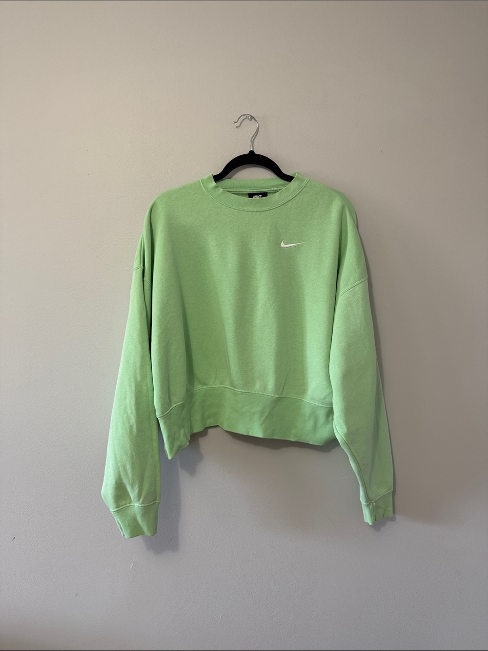 Nike Women's Light Green Cropped Crewneck Sweatshirt